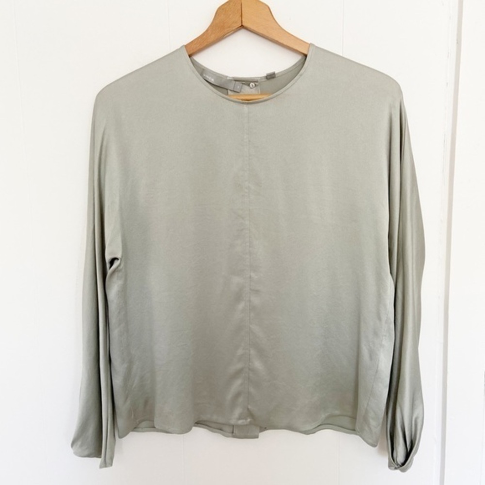 Vince minimalist 100% silk light green long sleeved top Xs‎